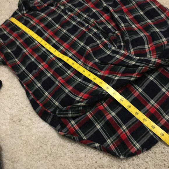 100% Cotton Plaid Button Down Twist Hem Droptail Shirt - Picture 13 of 15